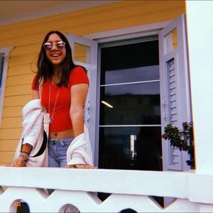 Meet your Posher, Andrea